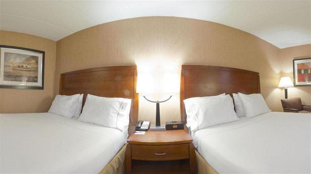 Holiday Inn Express Fairfax-Arlington Boulevard By Ihg Exteriör bild