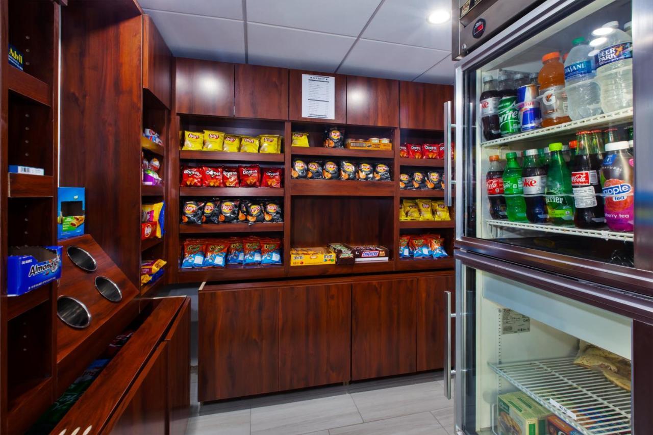 Holiday Inn Express Fairfax-Arlington Boulevard By Ihg Exteriör bild