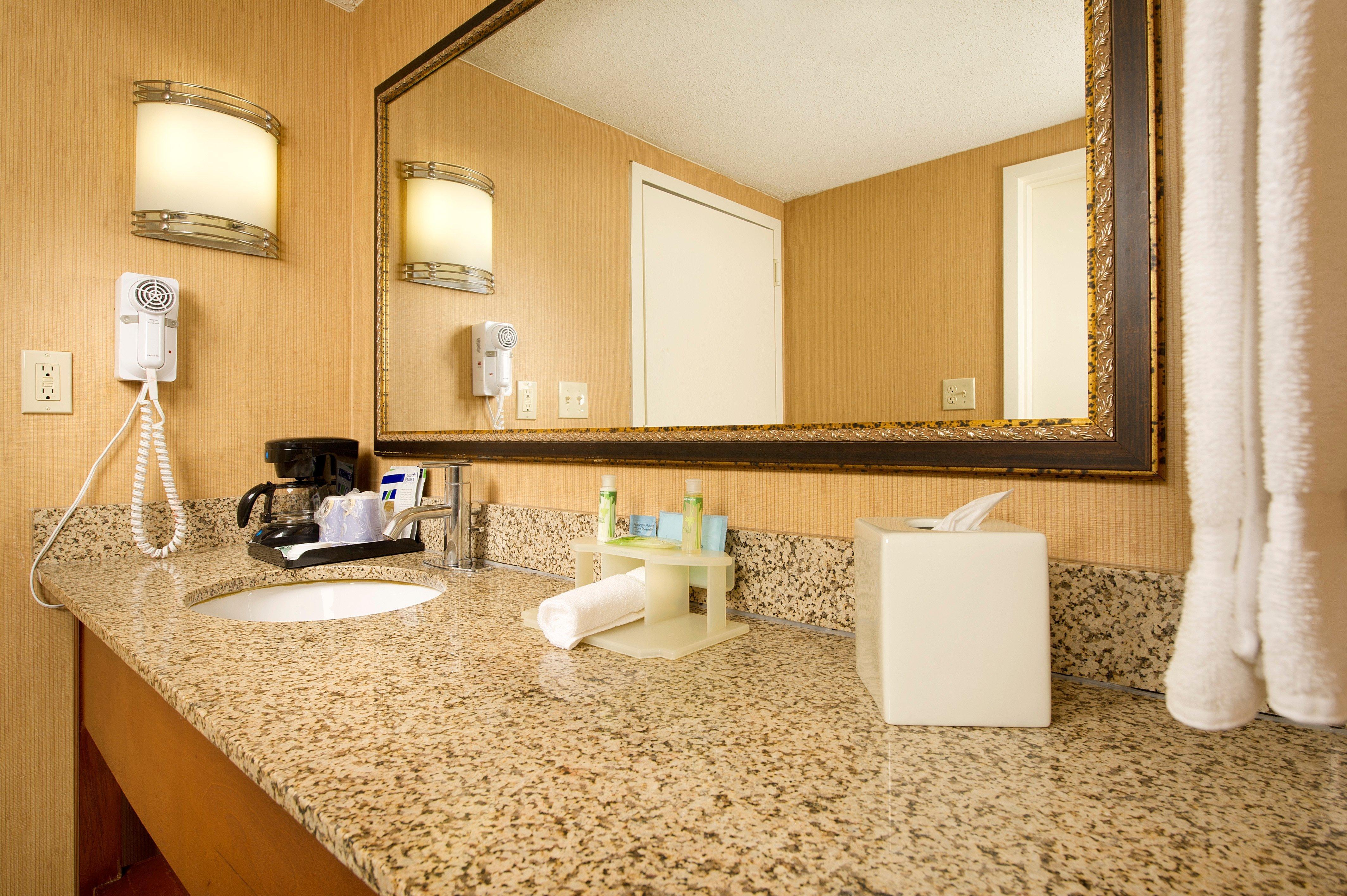 Holiday Inn Express Fairfax-Arlington Boulevard By Ihg Exteriör bild