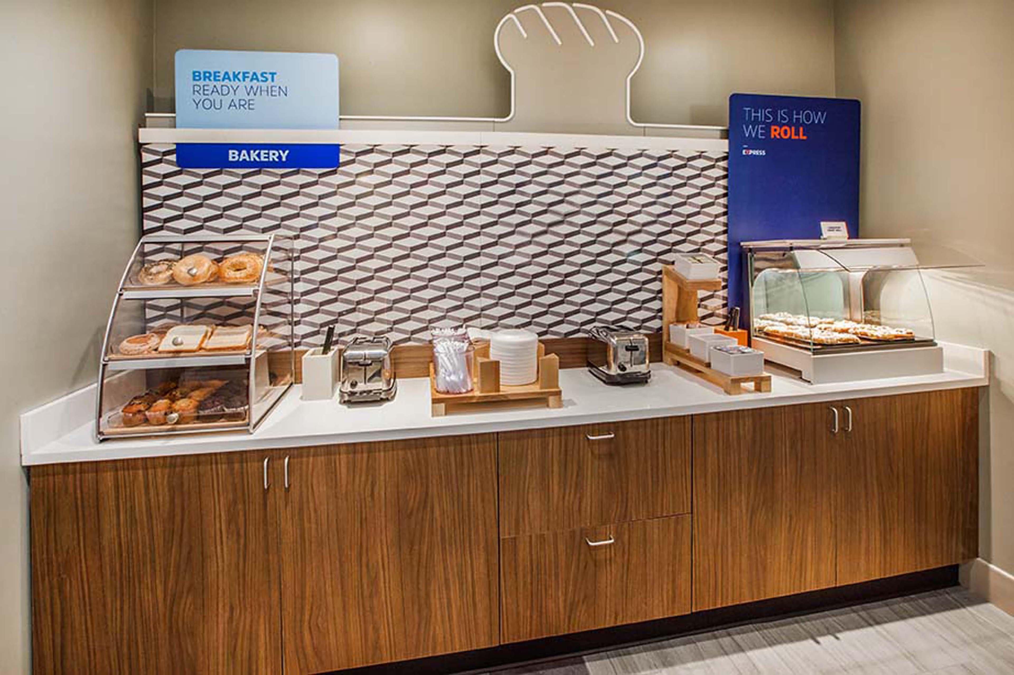 Holiday Inn Express Fairfax-Arlington Boulevard By Ihg Exteriör bild
