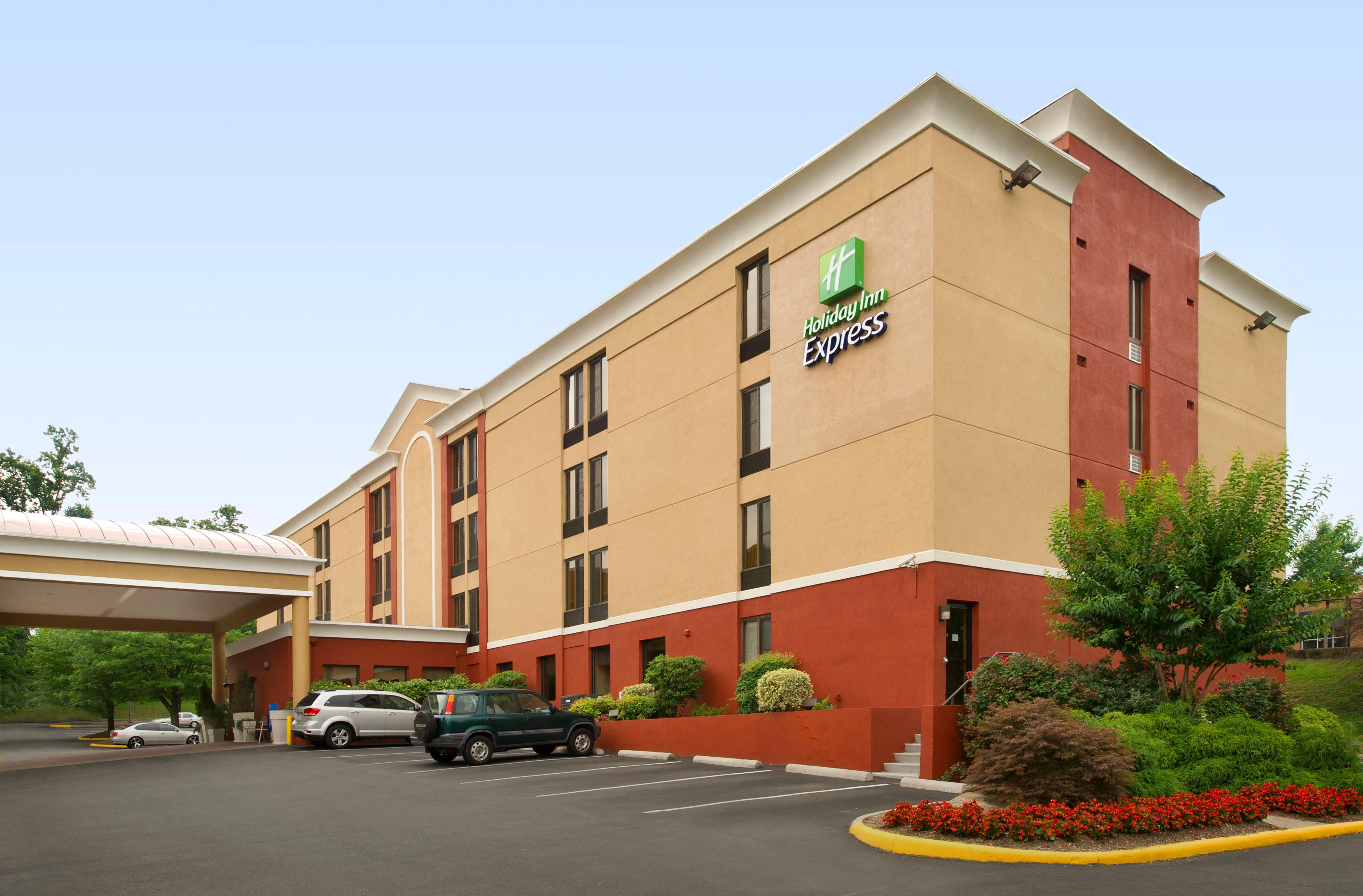 Holiday Inn Express Fairfax-Arlington Boulevard By Ihg Exteriör bild