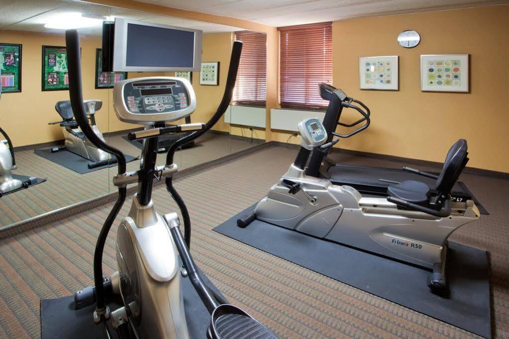 Holiday Inn Express Fairfax-Arlington Boulevard By Ihg Exteriör bild